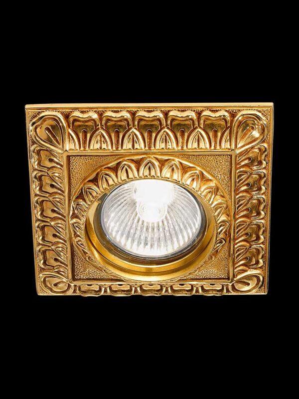 LIU SQUARE 7815 SPOT